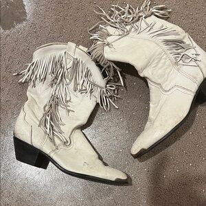 ACME 8 Fringed Western White Boots